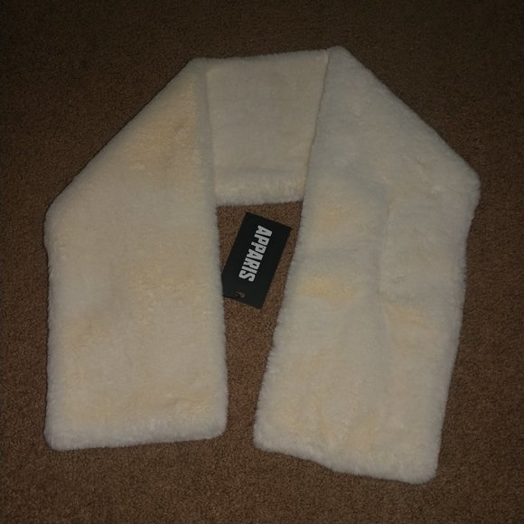 APPARIS: Ivory/Cream Pluche Babmi Scarf - NWT - Picture 6 of 10